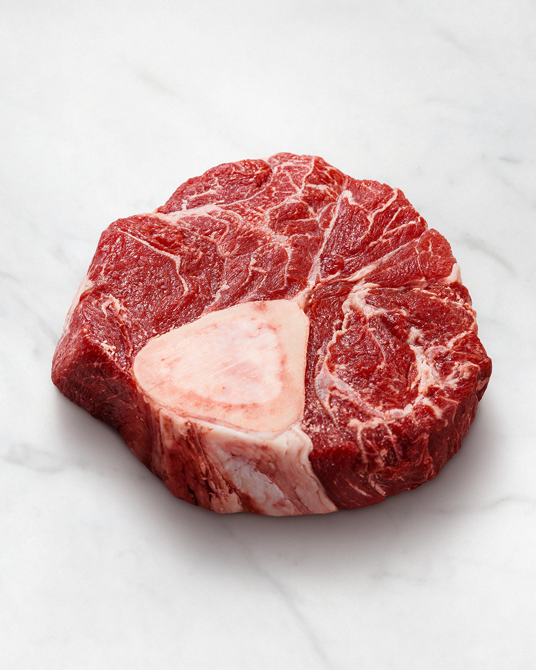 Wagyu-ossobuco, Beinscheibe aus Wagyufleisch, Wagyu Beef roh mit Knochen
