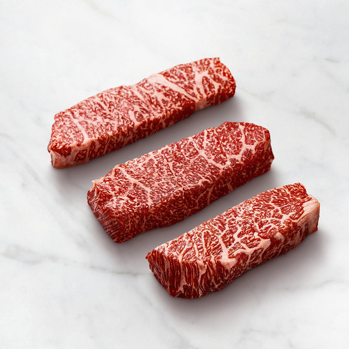 New York Spripes auf weißem Hintergrund, Wagyu Rib Stribs marmoriert, Wagyufleisch testen, Wagyu in kleinen Mengen zum probieren, Wagyu Rib Fingers, Wagyu Rib Stripes